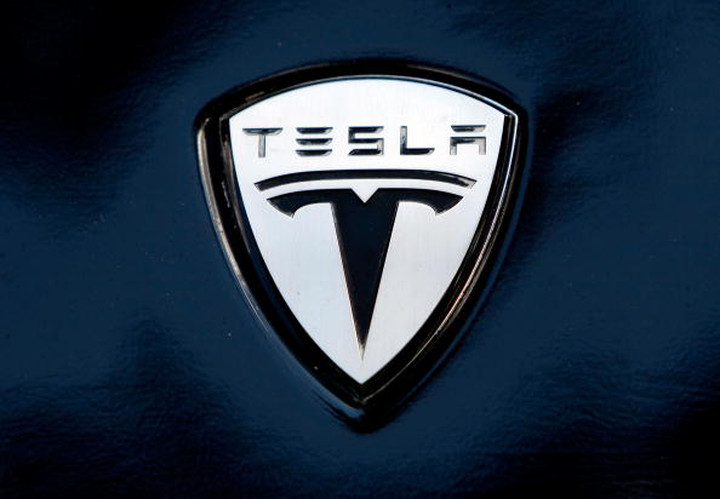 Tesla Motors CFO Ahuja to Retire This Year