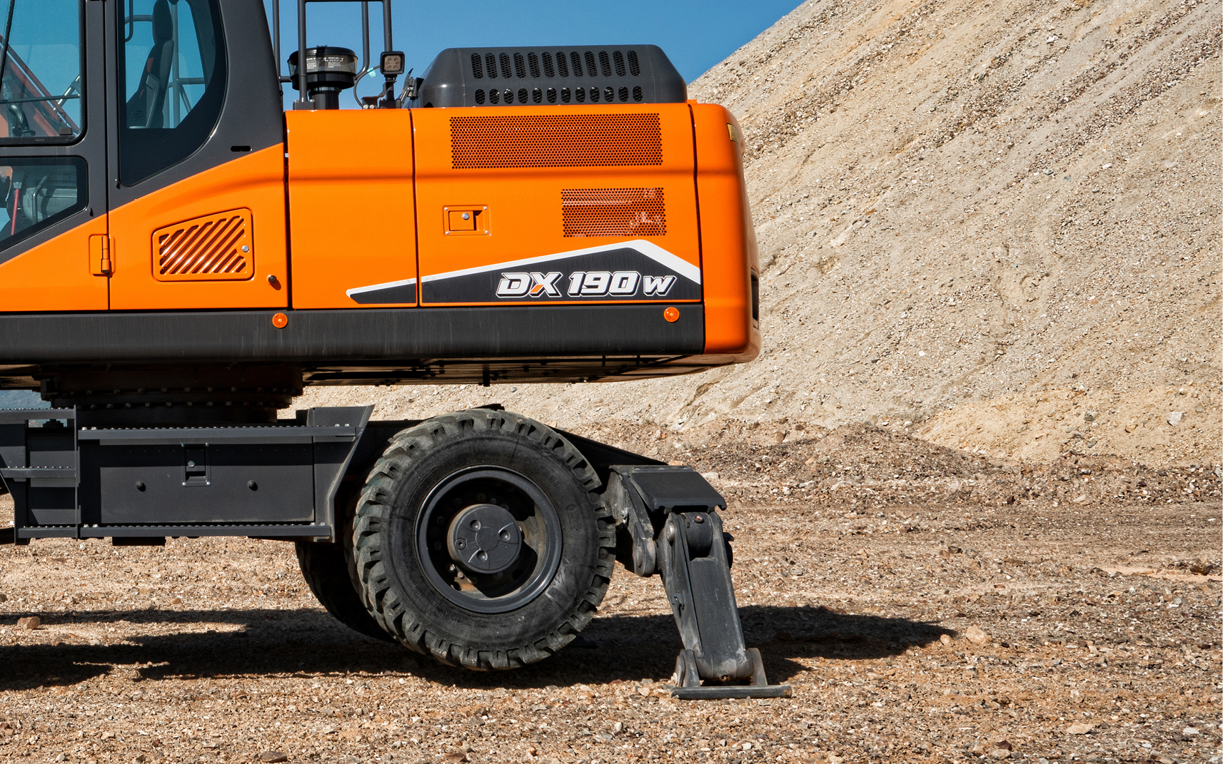 Outriggers provide additional stability for wheel excavators.