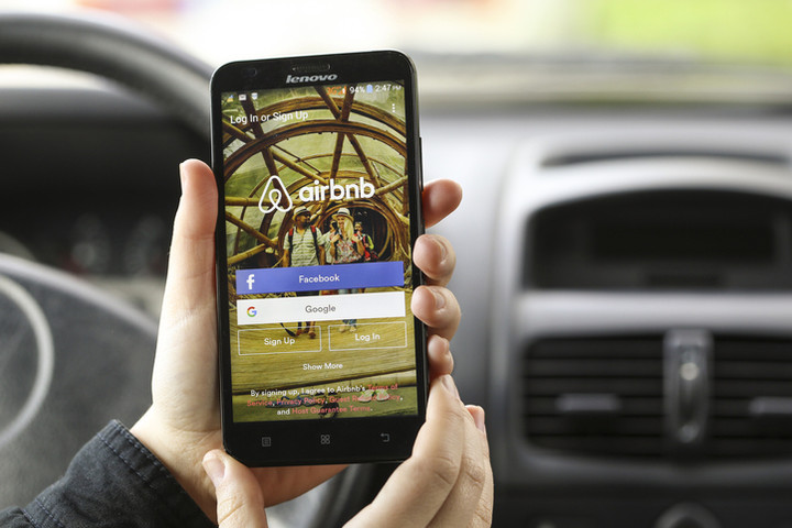 Airbnb to Buy HotelTonight to Expand Platform