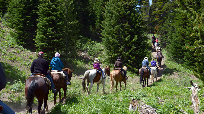22180-ozarks-missouri-family-horseback-c.jpg