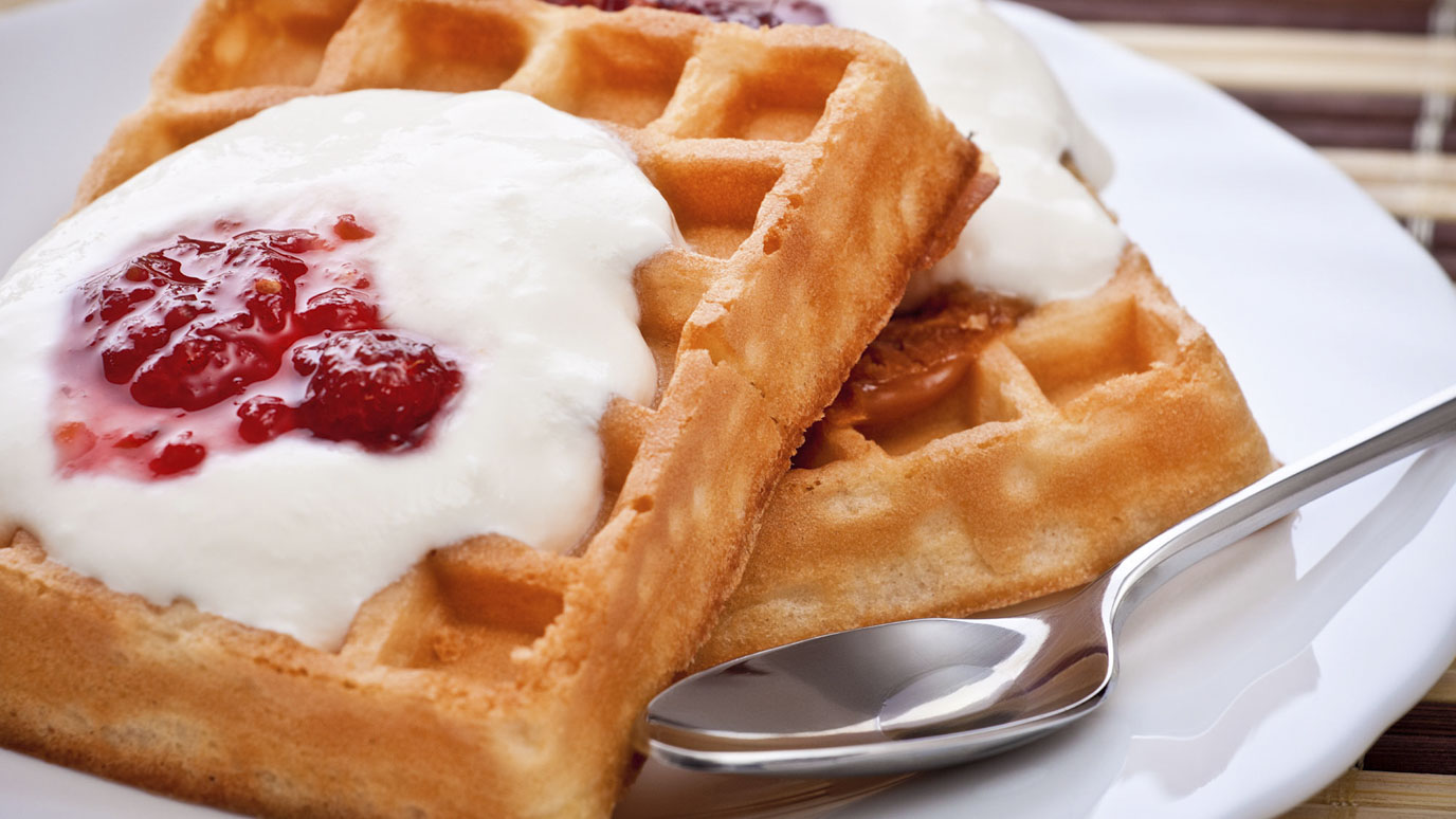 raspberry_waffles_with_white_chocolate_sauce_2000x1125.jpg