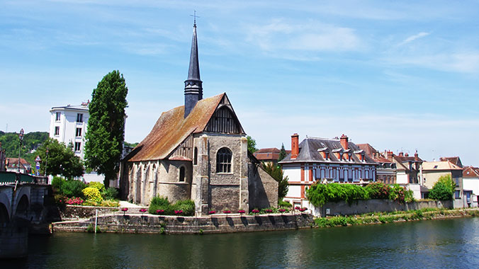 24422-france-sens-burgundy-st-maurice-chapel-c.jpg