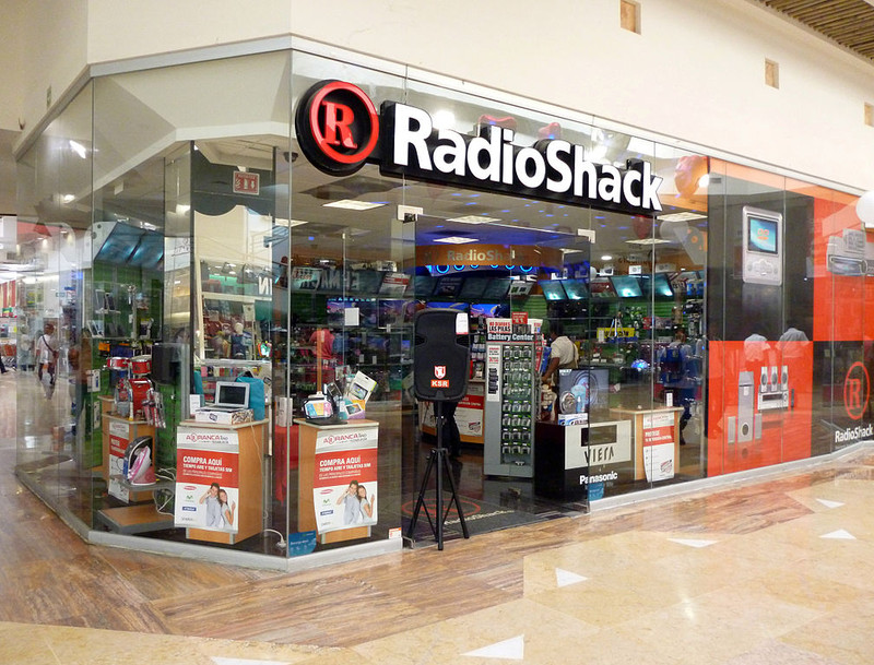 RadioShack Inks Loan Deal with Hedge Fund