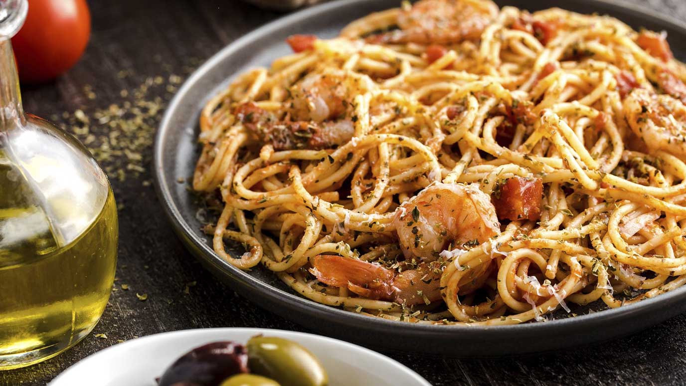 shrimp_pasta_with_spicy_tomato_sauce_2000x1125.jpg