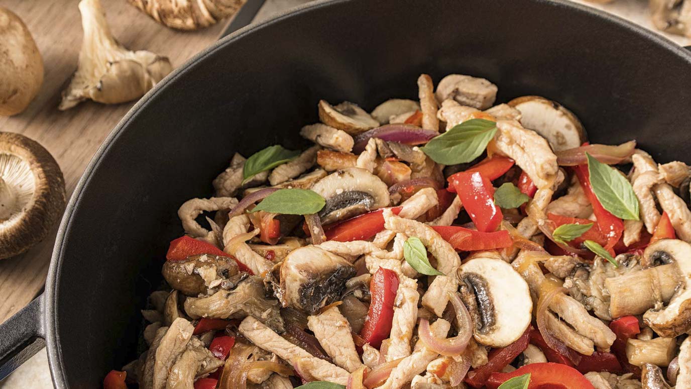 pork_stir_fry_with_fresh_mushrooms_2000x1125.jpg