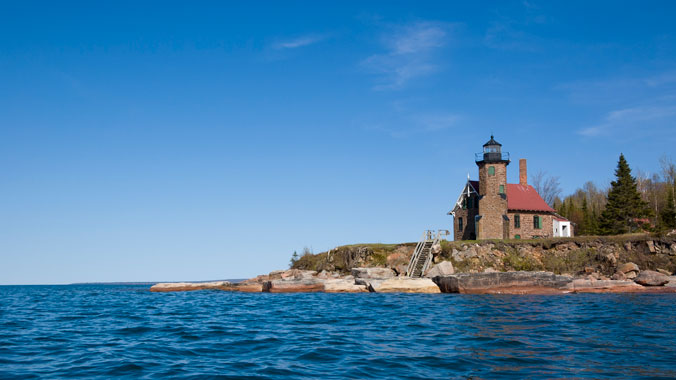12512-apostle-islands-lighthouse-1c.jpg