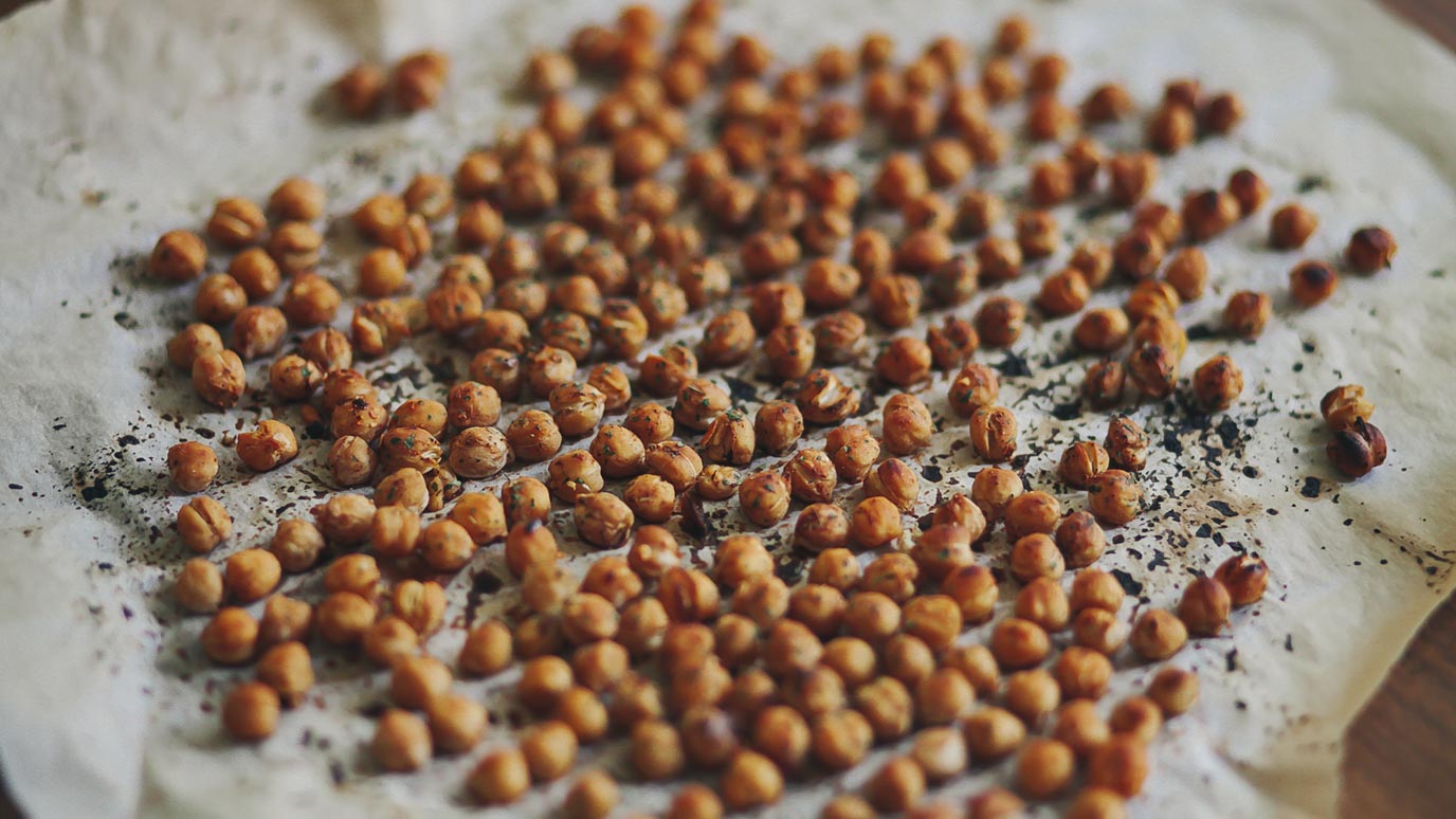 crispy_roasted_chickpeas_2000x1125.jpg