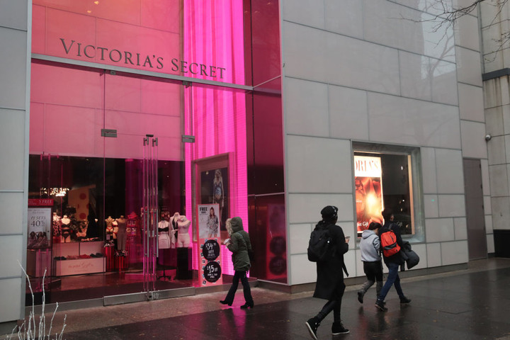 Wexner Sells 55% of Victoria’s Secret for $525M