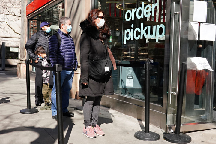 U.S. Retail Sales Plunge Record 8.7% in March