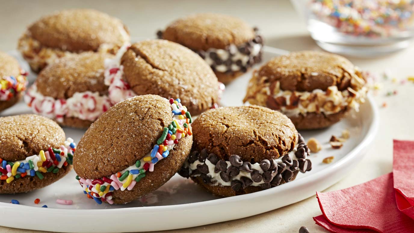 Gingerbread_Whoopie_Pies_Lemon_Creme_128_2000x1125.jpg