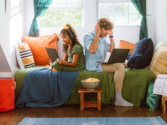 Students attending virtual class from home