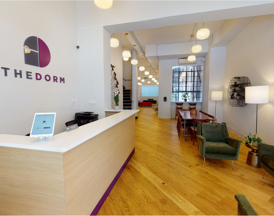 Thedorm_Customerstory Front desk at clinic
