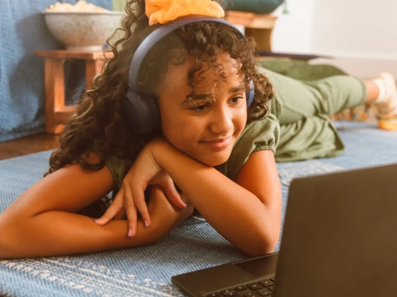 Student on carpet attending class online