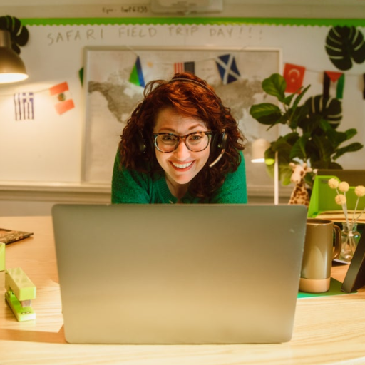 Woman teaching on a computer Woman teaching on a computer