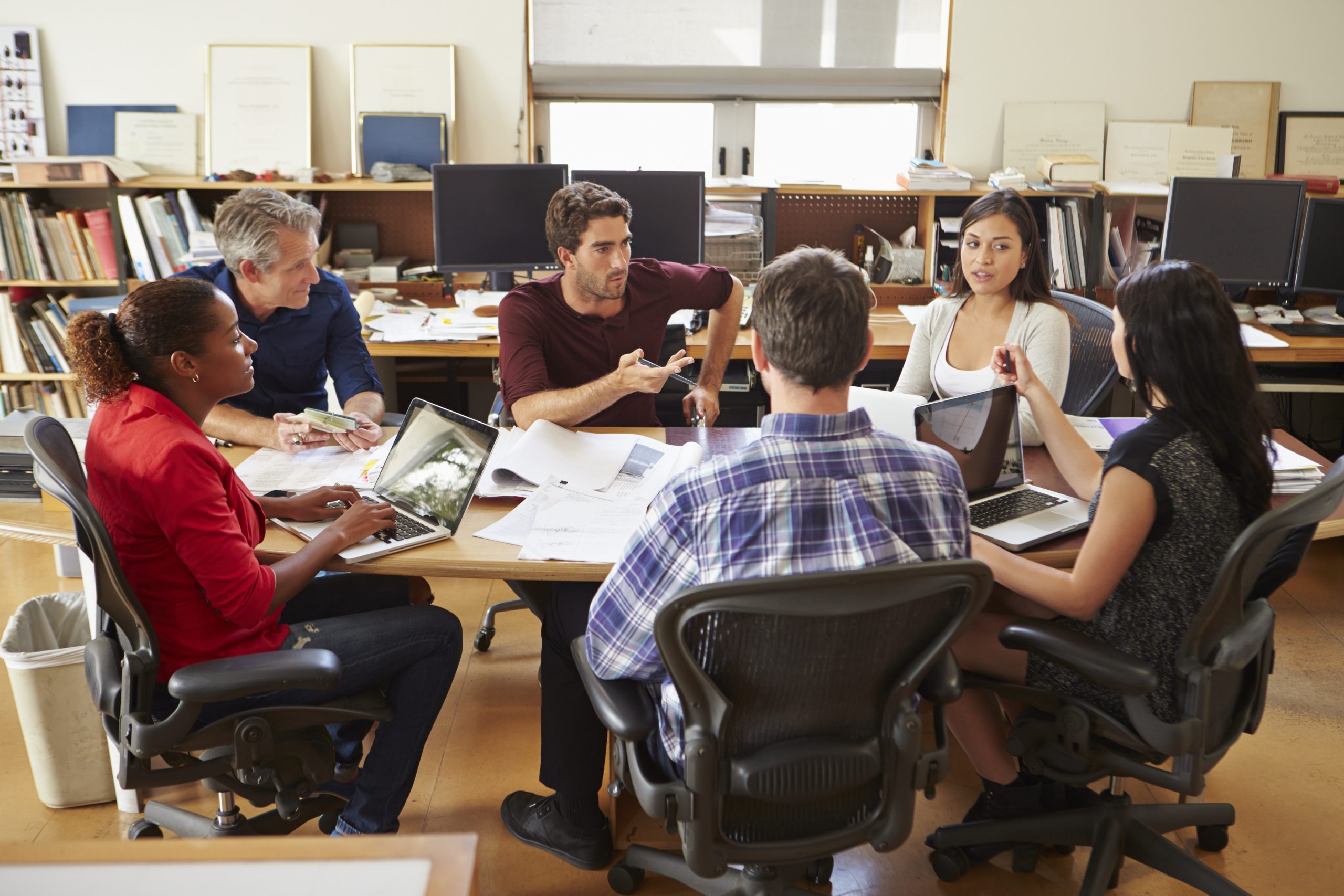 4 Ways To Create Positive Synergy In Team Meetings